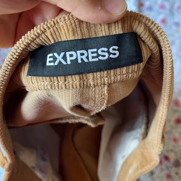 High waisted corduroy shorts. - Picture 4 of 4